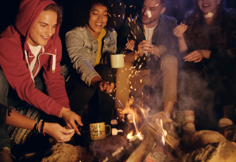 school_bus-parked-by-hot-air-balloons