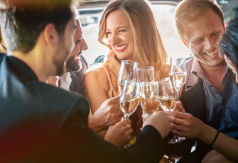 school_bus-parked-by-hot-air-balloons